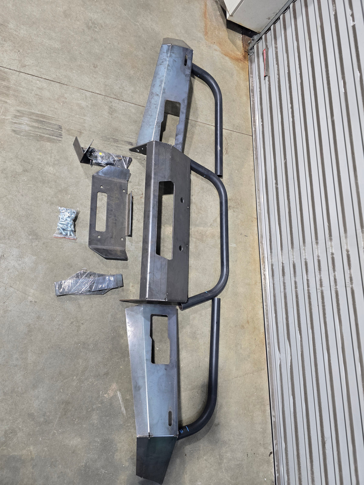 105 Series Plate Bullbar - Flat Style - Photo 4 | Rag Customs