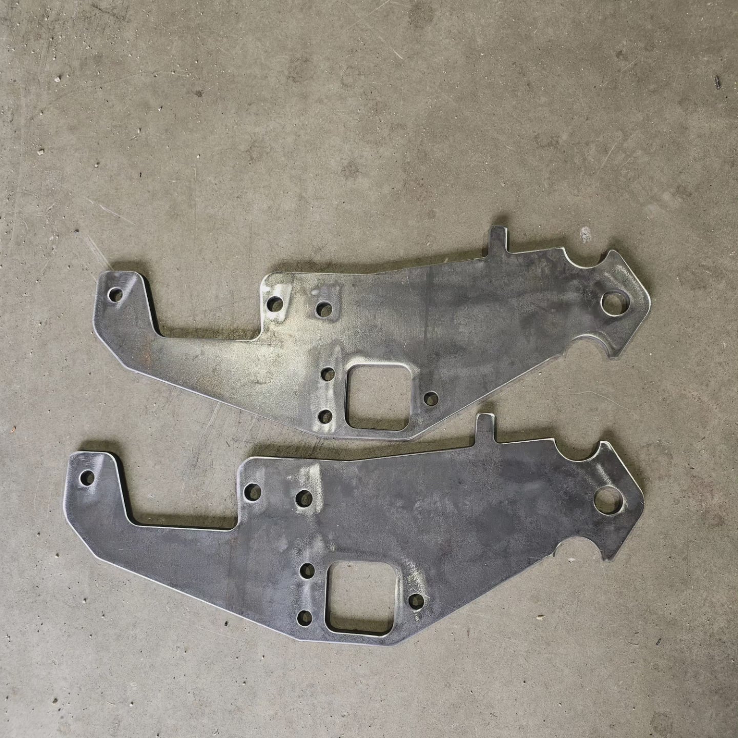 N70 Hilux Tube Rear Bar Bracket - Photo 2 | Rag Customs